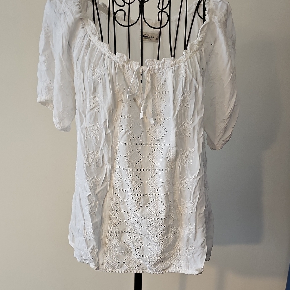 Abercrombie & Fitch White Eyelet Peasant Blouse